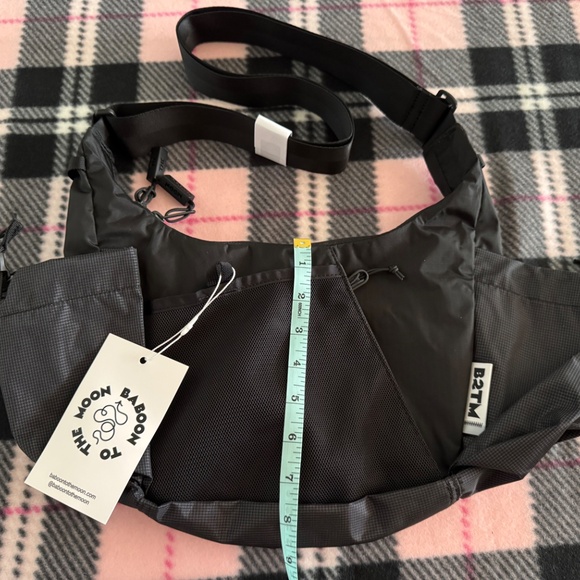 NWT Baboon The The Moon Crescent Crossbody (4.7L) in Black - Picture 3 of 6